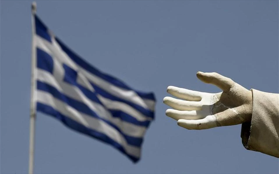 Peterson: «Αναποτελεσματικά τα μέτρα του Eurogroup για το ελληνικό χρέος» – Τι λύσεις προτείνει (πίνακες)